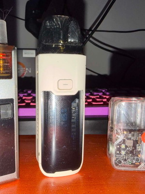 Aspire Cyber X, Vaporesso Luxe XR and Apex electronic cigarettes used