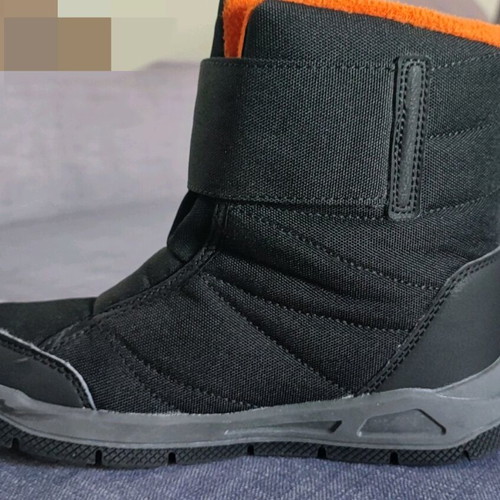 Children's waterproof snow boots size 32 like new, black