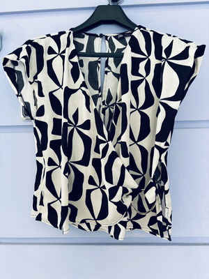 Zara black and white wrap top like new with metal detail