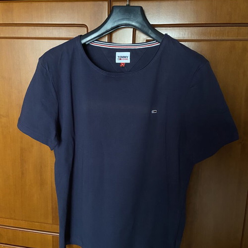 Tommy Hilfiger women's t-shirt like new, size M