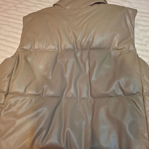 Leather vest new, size XL, beige with buttons and zipper