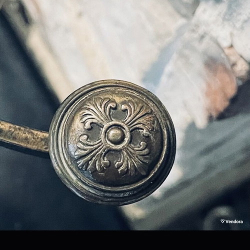 Double brass hanger new, vintage style with flower decoration