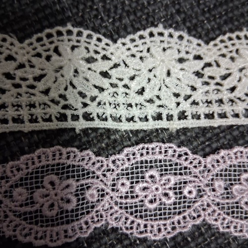 Machine lace set like new, mixed lengths and colors