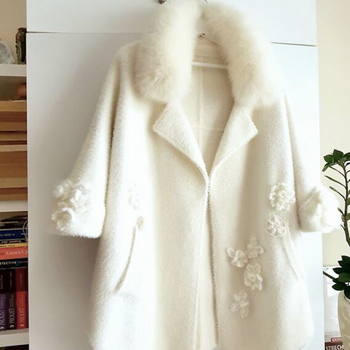 Knitted outerwear new with handmade flowers and removable fur collar