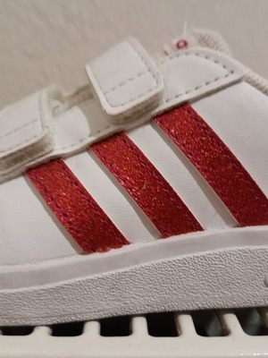 Adidas no 23 used girls' sport shoes white with red stripes