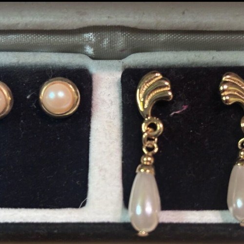 Pierre Cardin earring case like new, 6 pairs