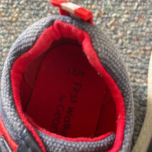 George kids shoes used, space theme, size 21