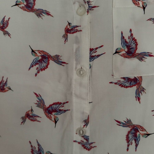 Sleeveless shirt like new with colorful birds, size M
