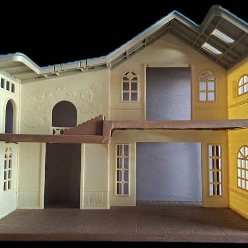 Dollhouse used, missing parts, no furniture