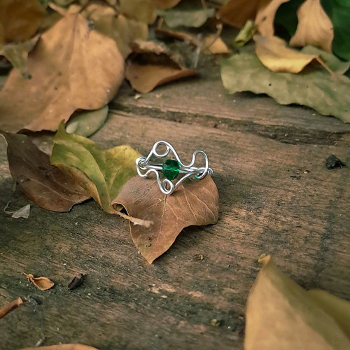 Silver ring with green crystal stone new