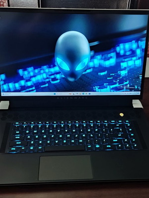 Alienware x17 R1 gaming laptop σαν καινούργιο, Intel Core i7, 64GB RAM, RTX 3070, 1TB SSD