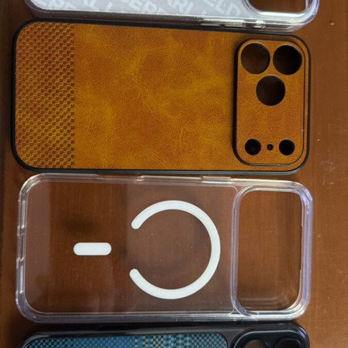 Various cases for iPhone 17 Pro Max like new, pack