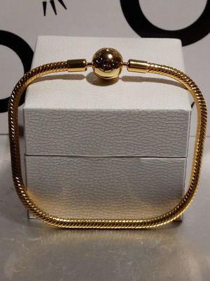 Pandora bracelet size 18 cm, gold plated with round clasp