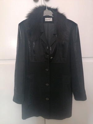 Women's crepe satin jacket like new, size 48, black with fur collar