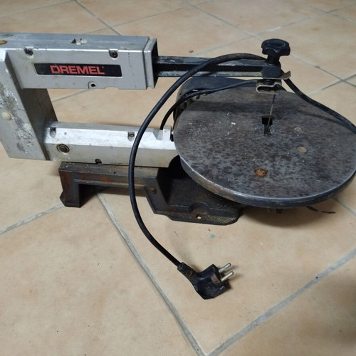 Dremel scroll saw with 10 new original blades