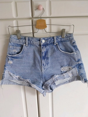 Σορτσάκι Bershka τζιν σούπερ κοντό μέγεθος M, σαν καινούργιο, μπλε