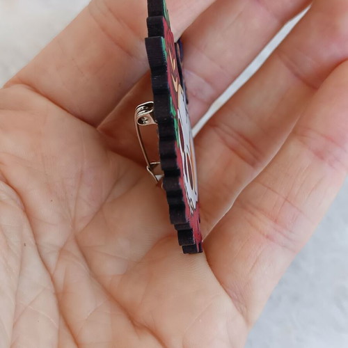 Pin multicolored new with skull and rose design
