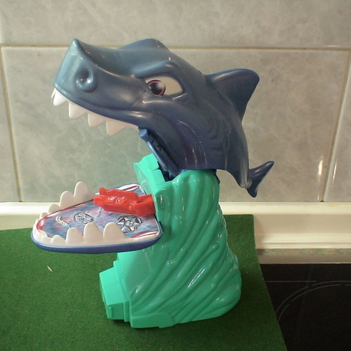 Hot Wheels City Shark Beach Battle Challenge playset