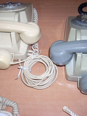 Γαλλικά τηλέφωνα μεταχειρισμένα, σετ 2, 70's με διπλό ακουστικό
