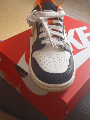 Nike Dunk Low PRM καινούργιο με φωσφορίζουσες γραμμές, μέγεθος 38.5