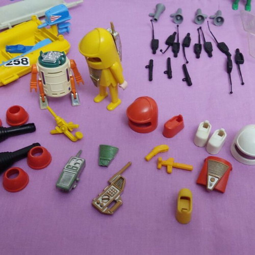 Playmobil Lyra construction toy set, incomplete