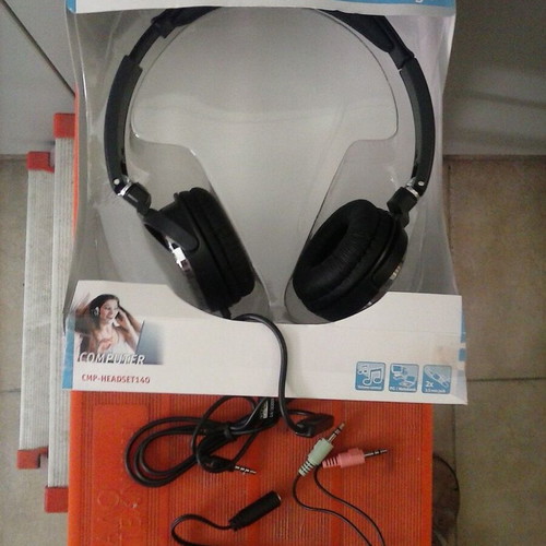 Konig Electronic Stereo Headset with Foldable Design