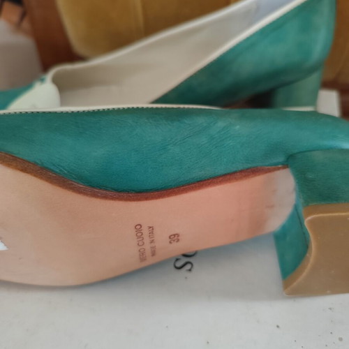Leather heels turquoise, new, size 39