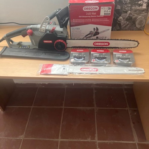 Oregon CS1500 self-sharpening electric chainsaw like new
