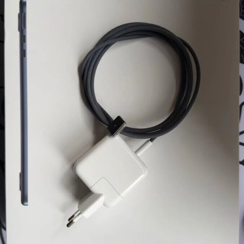 MacBook Air M2 2022 256GB like new with 96% battery health