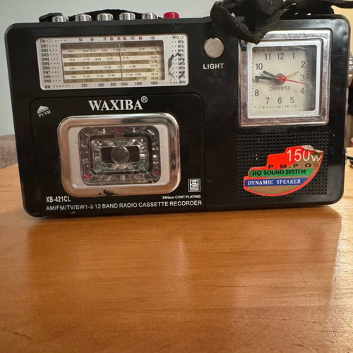 Waxiba XB-421CL vintage radio cassette player used with quartz clock