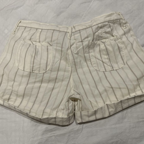 AGGRESSIVE striped white/beige shorts size M