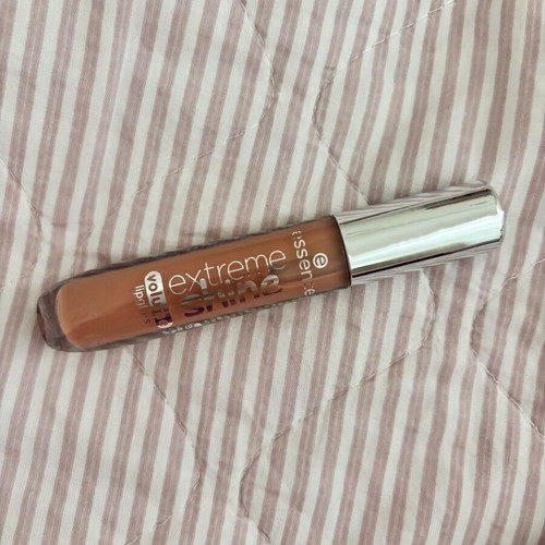 Eyelash Serum and Essence Extreme Shine Volume Lipgloss new