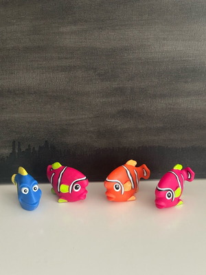 Finding Nemo style bath toys set like new, 4 colorful rubber fish