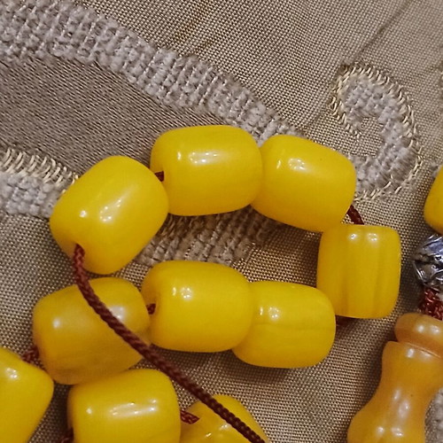 Bakelite Mastic Worry Beads used, 1960s, 18 beads