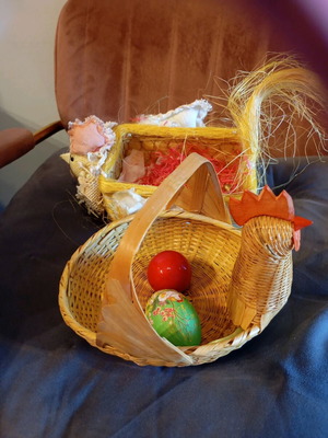 Πασχαλινά vintage καλάθια μεταχειρισμένα με αυγά