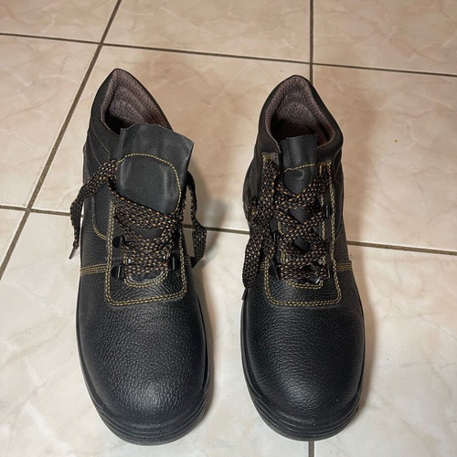Work boots new, unworn, size 42
