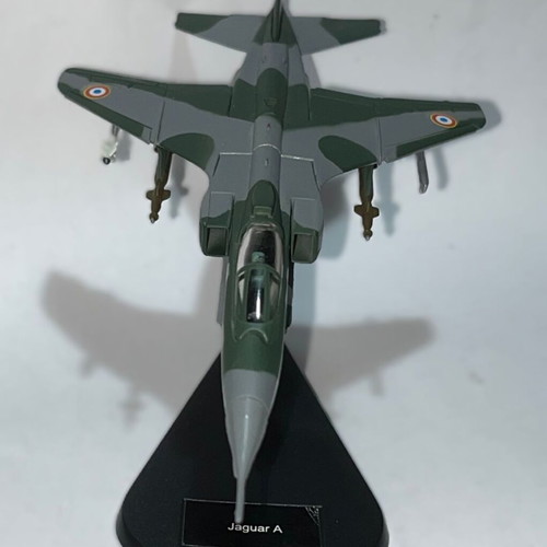 Jaguar αεροσκάφος μαχητικό με πλήρες σετ οπλισμού, καινούργιο κιτ Italeri 1:100