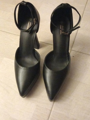 Mia black pumps size 39 like new with strap