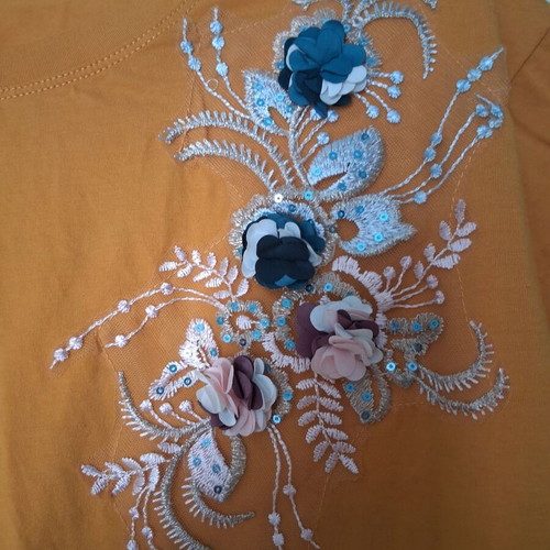 T-shirt oversized Small-Medium mustard color 100% cotton like new with 3D floral decorations