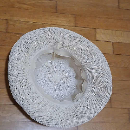Knitted straw sun hat in ecru with tightening ribbon