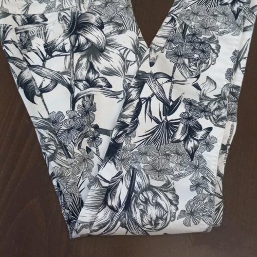 Zara women's pants like new, size S 36 8, black and white