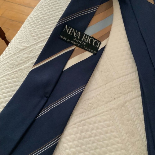 Nina Ricci tie 100% silk new in excellent condition