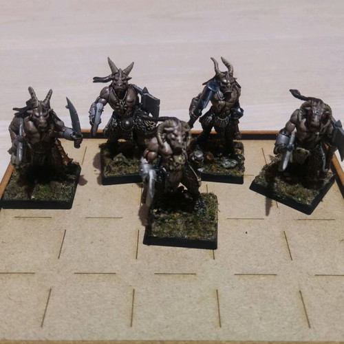 Warhammer Age of Sigmar 35 figures like new, collectible