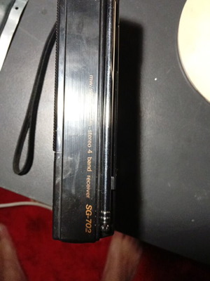 Παλιό ραδιόφωνο stereo μεταχειρισμένο με σημάδια λειτουργικό