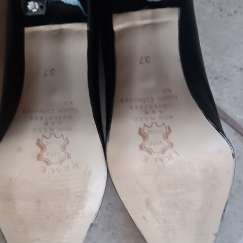 Black leather pumps size 37 heel 8 cm like new