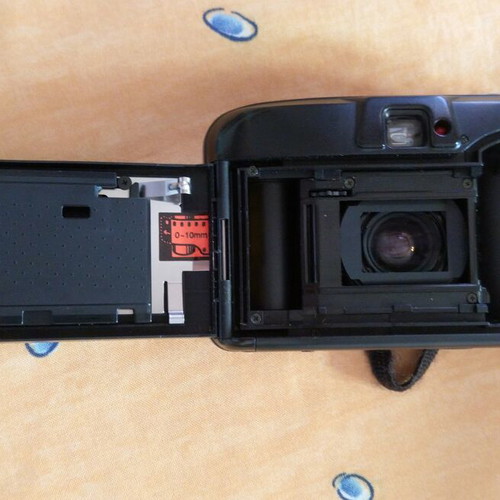 Nikon Zoom 200 AF 35mm film camera with 38-70mm zoom lens
