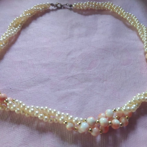 Necklace with faux pearls new
