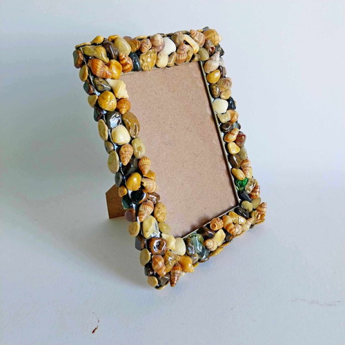 Photo frame like new, hand decorated with sea shells and stones