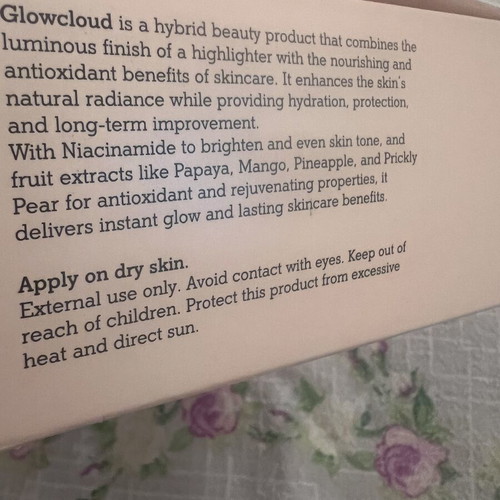 Glowcloud Frosty Pink highlighter for face and body