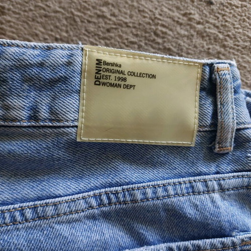 Bershka women's baggy blue jean like new, size M 38 10